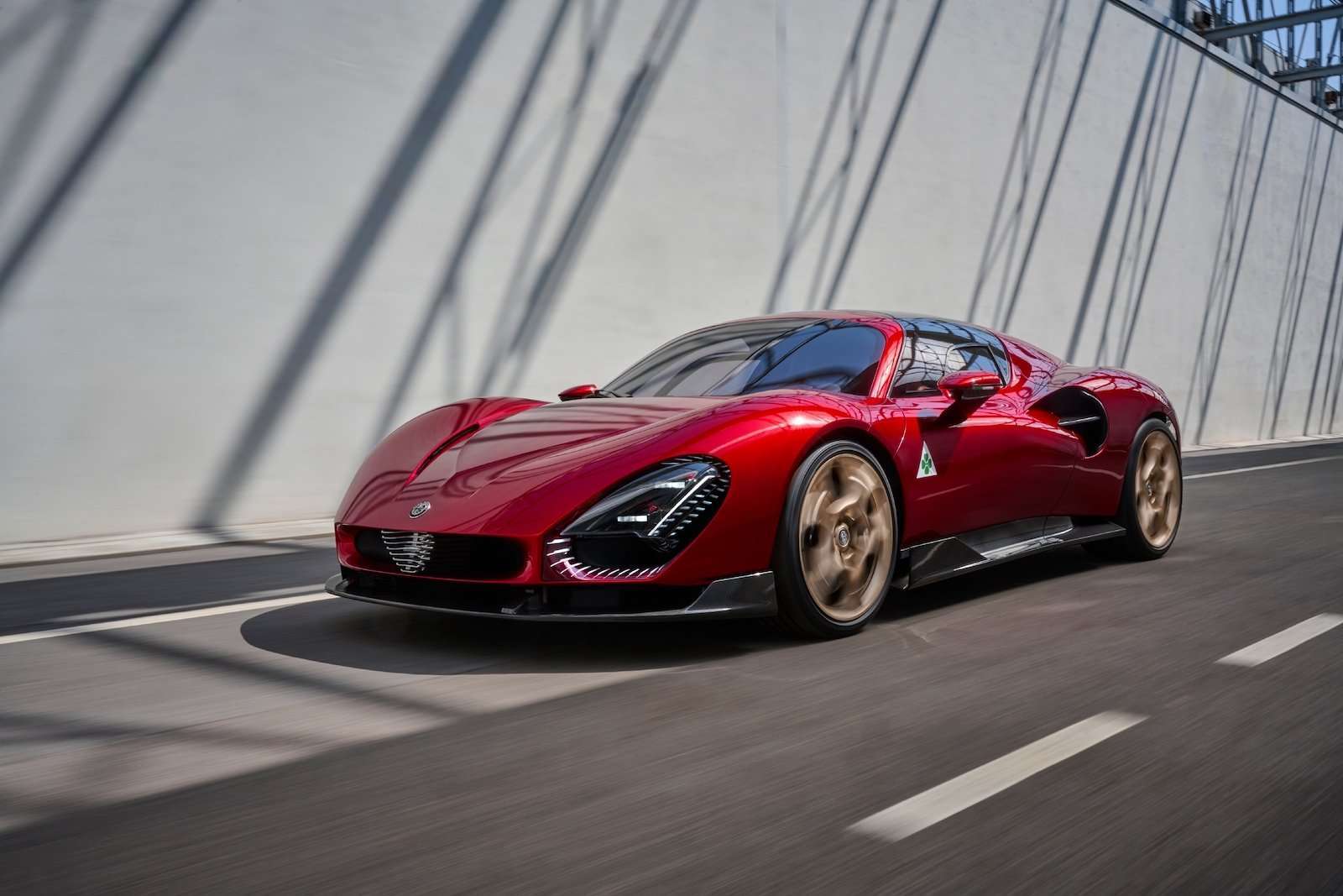 Alfa Romeo 33 Stradale exterior