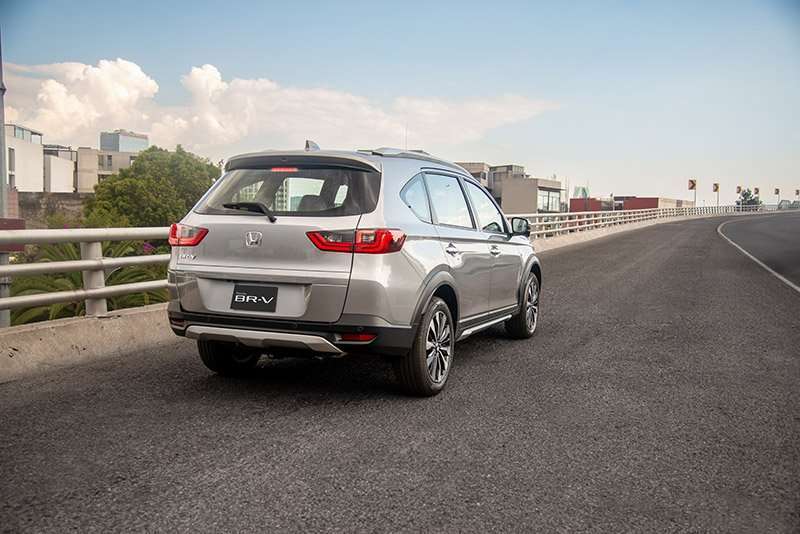 Honda BR-V 2024 atras