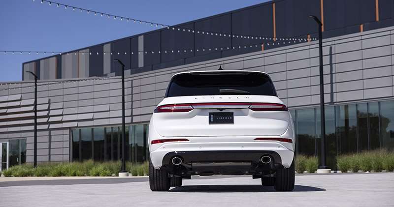 Lincoln Corsair Black Jet atras 2023