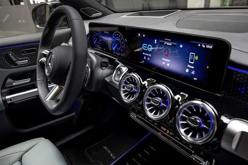 Mercedes-Benz EQA y EQB 2024 interior