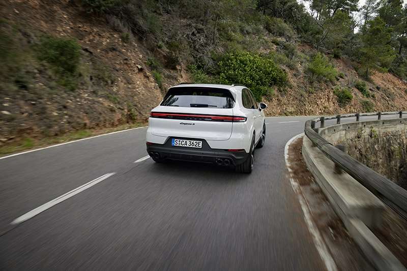 Porsche Cayenne S E-Hybrid atras