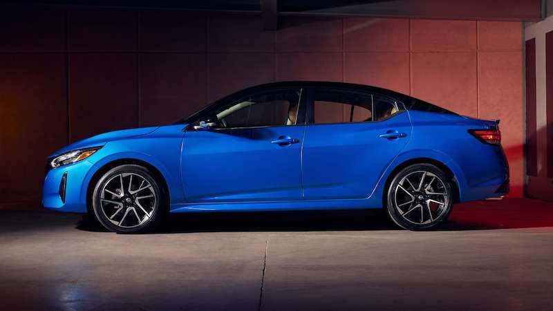 Nissan Sentra 2024 lateral