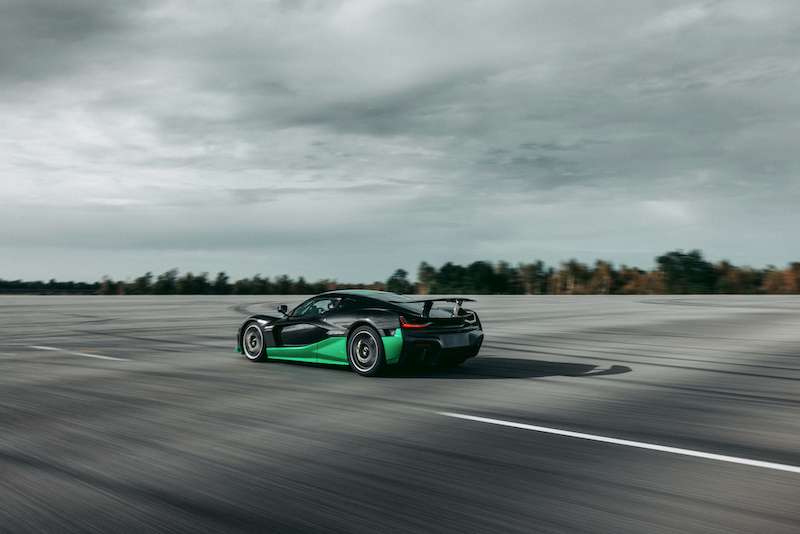 Rimac-Nevera-reversa-Record-Guinness