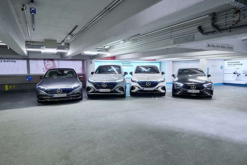 Siete-modelos-Mercedes-Benz-listos-para-estacionarse-sin-conductor