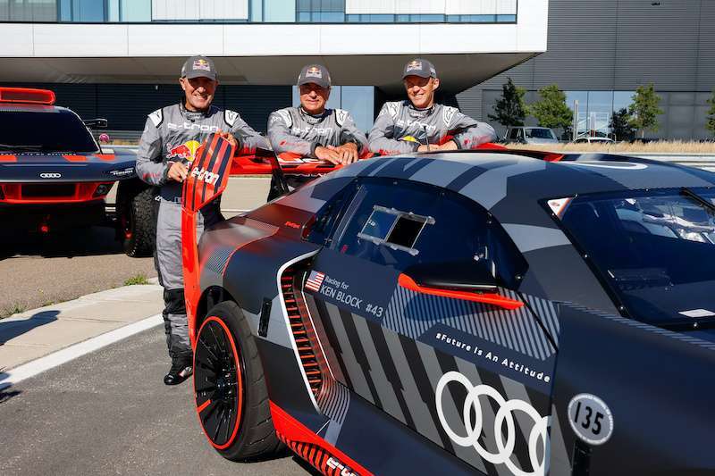Stéphane Peterhansel, Carlos Sainz, Mattias Ekström e-tron on track