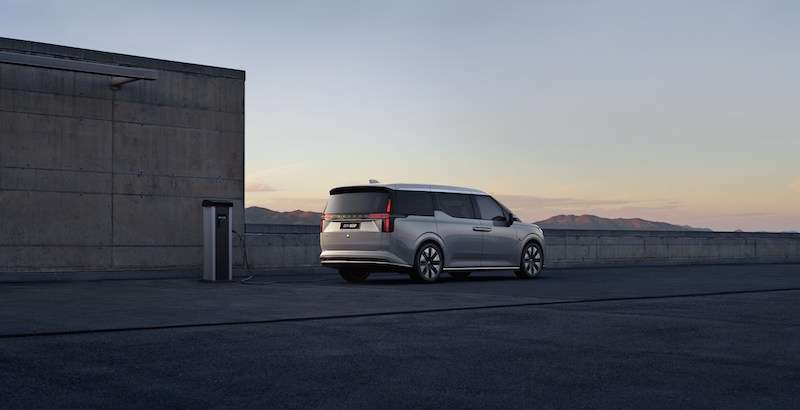 Volvo-Volvo-EM90 atras