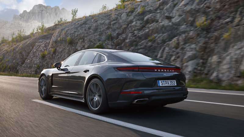 tercera generación del poderoso Porsche Panamera trasera