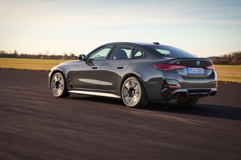 BMW i4 atras