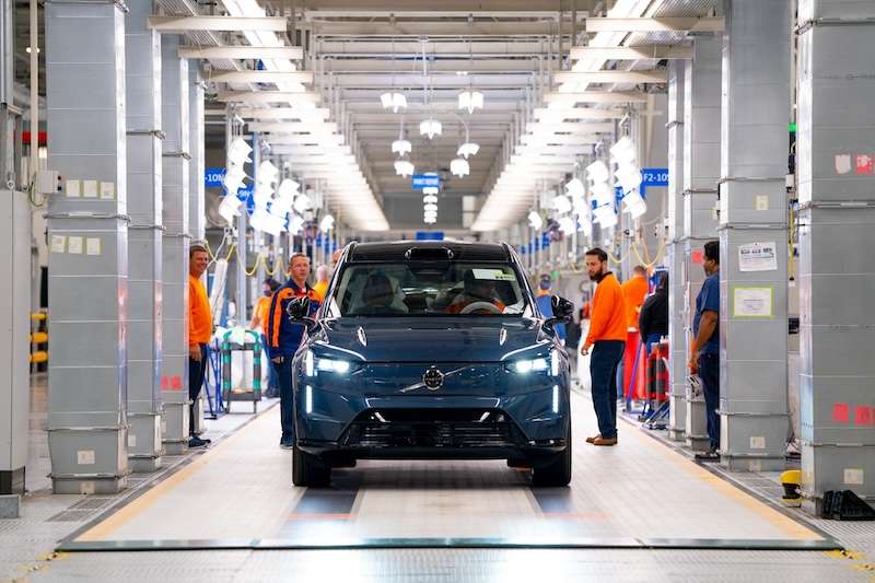 Volvo-EX90-SUV-planta